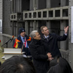 Gedenktafel erinnert am Schiffshebewerk Niederfinow an Besuch des siamesischen Königspaares vor 92 Jahren