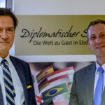 Ein Diplomatischer Salon über Glück, Tango und Sicherheit